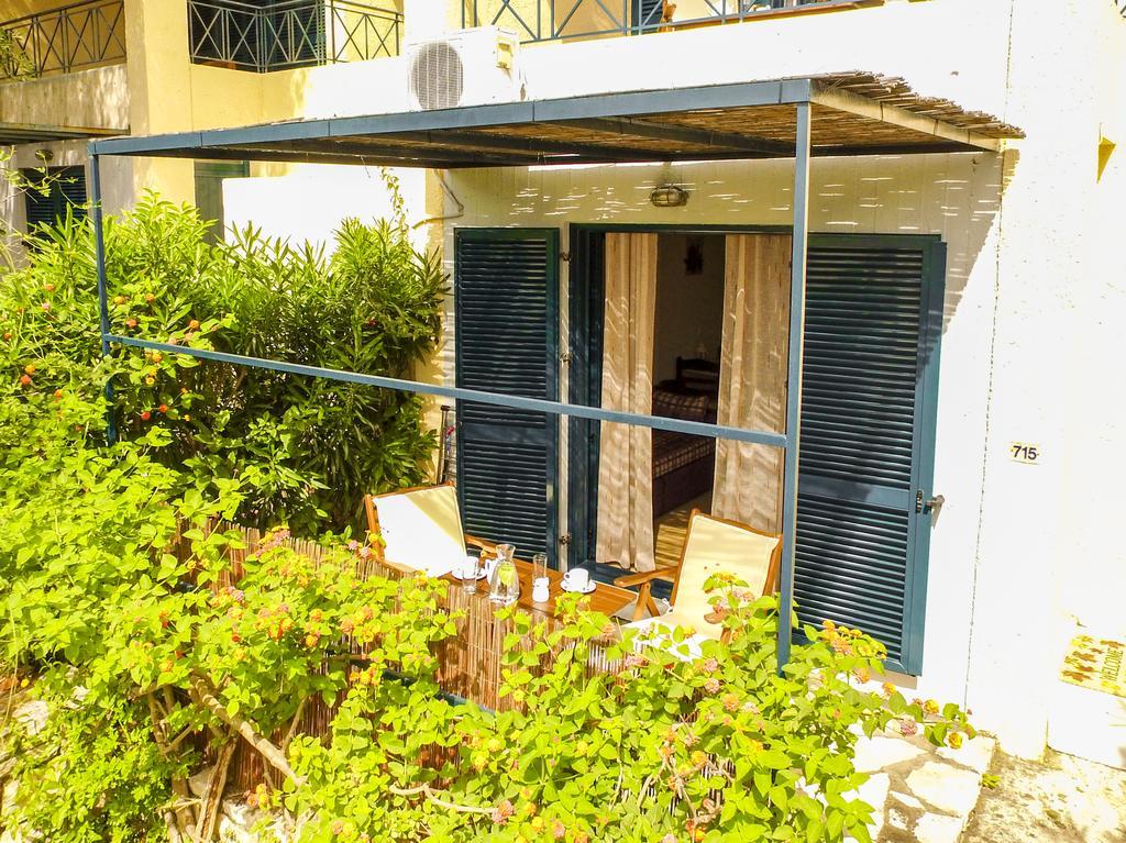 Manto On The Beach Apartments บาร์บาตี ภายนอก รูปภาพ