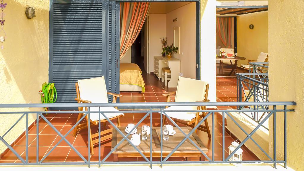 Manto On The Beach Apartments บาร์บาตี ภายนอก รูปภาพ